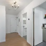 Stylish 2-bed Flat With Balcony Near Haymarket - Pass The Keys Appartement *