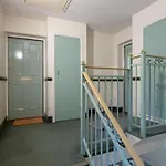 Stylish 2-bed Flat With Balcony Near Haymarket - Pass The Keys Appartement