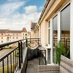 Stylish 2-bed Flat With Balcony Near Haymarket - Pass The Keys * Édimbourg