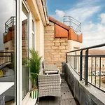 Appartement Stylish 2-bed Flat With Balcony Near Haymarket - Pass The Keys *
