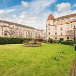 Stylish 2-bed Flat With Balcony Near Haymarket - Pass The Keys