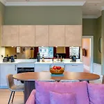 Dragon Luxury At Rutland Square *