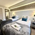 Διαμέρισμα Modern 3 Bedroom Apartment, West End