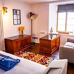 Lovely 2 Bedroom B-listed Converted Whisky Bond Lägenhet