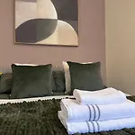 Stylish With Fast Wi-fi & Parking Апартаменты Эдинбург