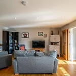 Διαμέρισμα Bright Floor Haven Modern 2br In - Pass The Keys