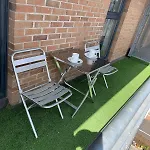 Spacious Modern 3-bedroom With Balcony & Free Parking Near Centre *