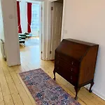Luxurious Victorian 3 Bed Flat In The Heart Of Apartament