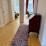 Luxurious Victorian 3 Bed Flat In The Heart Of Apartament *