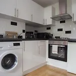 아파트 Lovely 3 Bdrm By Meadows 에든버러