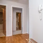 Bright Floor Haven Modern 2br In - Pass The Keys Διαμέρισμα