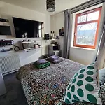 게스트하우스 Double With Shared Bathroom Near The Shore And Tram