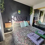 게스트하우스 Double With Shared Bathroom Near The Shore And Tram *