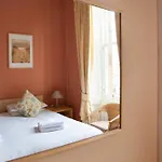 Garfield Bed & Breakfast 4*
