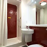 Travelodge Waterloo Place فندق 3*