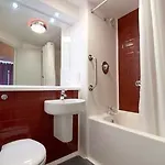 فندق Travelodge Waterloo Place إدنبرة