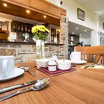 Cumberland Hotel