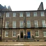 Travelodge Queen Street 3* Edynburg