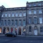 Travelodge Waterloo Place فندق 3*