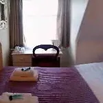 Townhouse Πανσιόν 3*