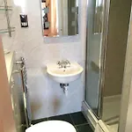 Bellevue בית הארחה 2*
