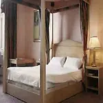 The Learmonth Hotel 2*