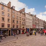 3 Royal Mile Flat Near Castle Daire