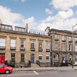 Daire Joivy Spacious Close To Princes Street Edinburgh