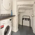 Joivy Spacious Flat With Garden In Centre 아파트
