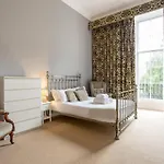 Joivy Spacious In New Town Prime Location אדינבורו