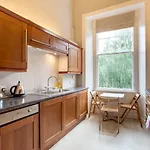 Joivy Spacious In New Town Prime Location דירה
