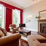 Joivy Spacious In New Town Prime Location אדינבורו