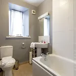 Joivy Spacious In New Town Prime Location דירה