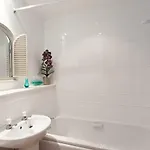 The Botanist Old Town 2 Bedroom Lift Parking דירה *