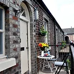 Lägenhet Stylish Flat In 1860's Listed Building *