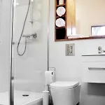 Stylish Flat In 1860's Listed Building *
