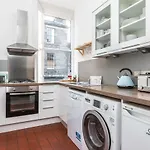 Charming, & Spacious Georgian 3 Bed Appartamento *