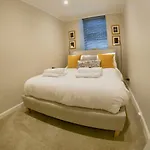 Escape To @ Abercromby Place