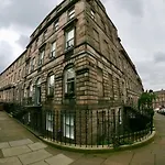 Escape To @ Abercromby Place *