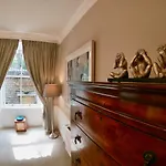 Apartman Escape To @ Abercromby Place