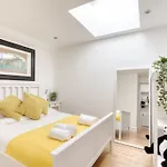 Bright 3 Bed Flat With Pool & Parking شقة *