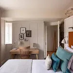 Abbey Apartments, At Holyrood Aparthotel 4*