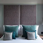 Abbey Apartments, At Holyrood 4*