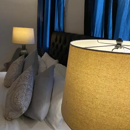 Queen Street Boutique شقة فندقية