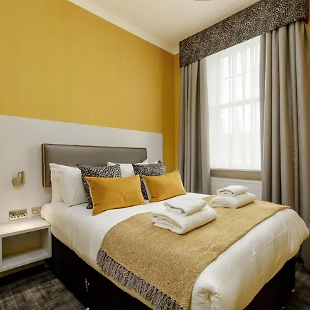 Destiny Scotland - Princes Street Édimbourg