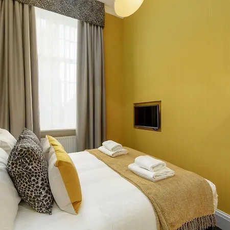 Destiny Scotland - Princes Street * Édimbourg