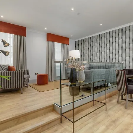 Destiny Scotland - Princes Street Édimbourg