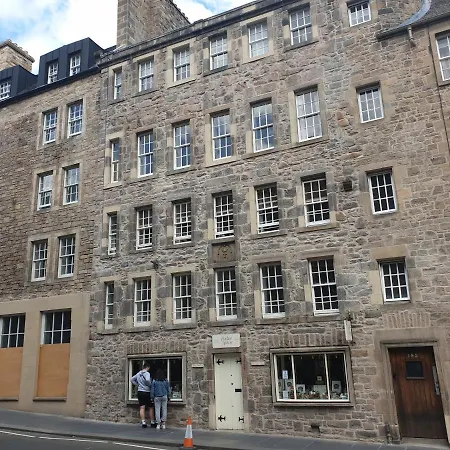 Canongate - Spacious And Historic 2 Bed Flat On Royal Mile Apartament