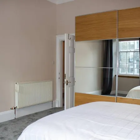 Stylish 3 Bedroom Flat In Historic West End Location * Edimburgo