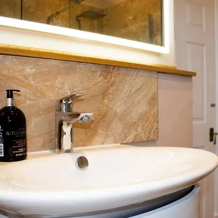 Appartamento Stylish 3 Bedroom Flat In Historic West End Location